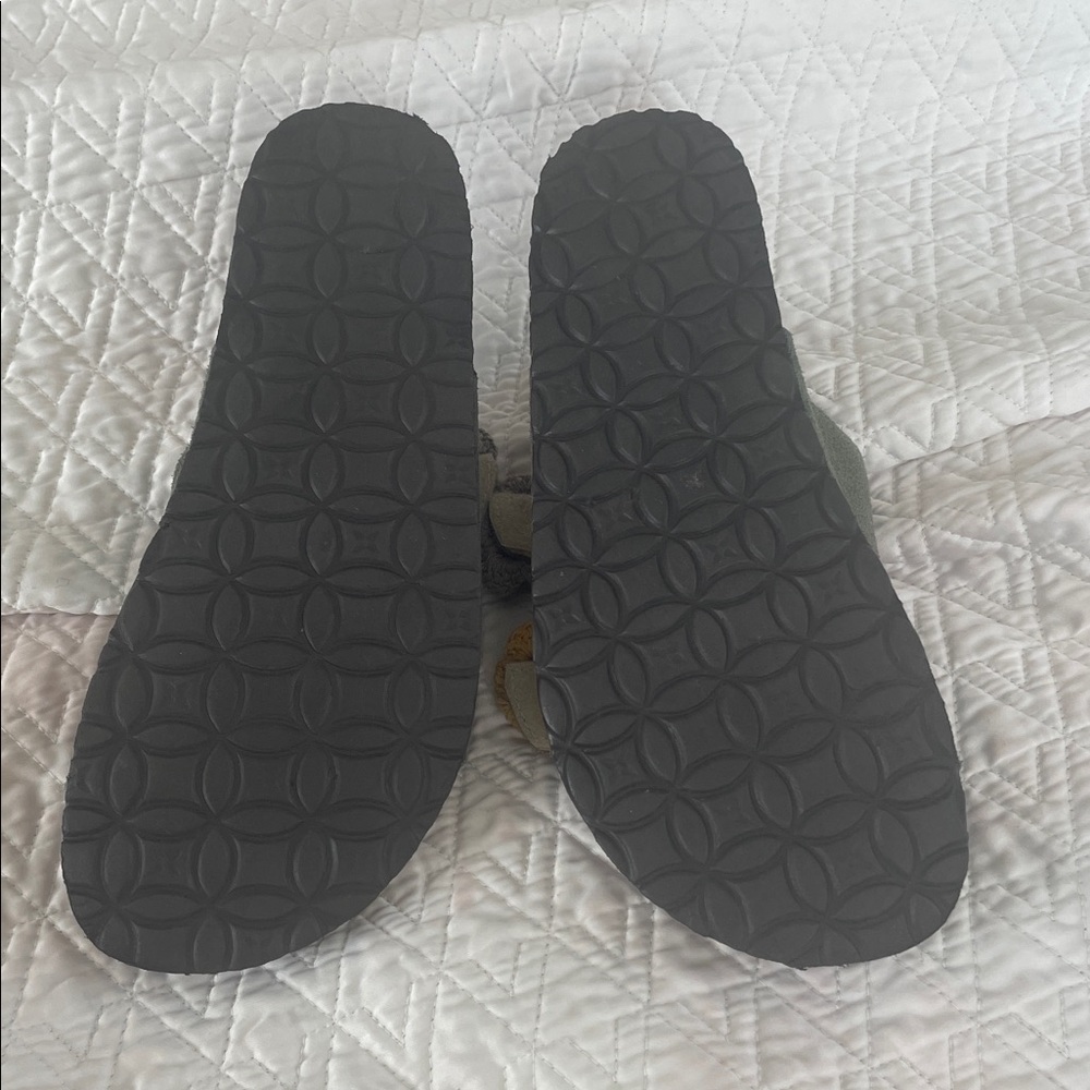 Muk Luks Women’s Sandals‎ Slip on Adjustable Width Knit Flowers Size 9 - Picture 5 of 8
